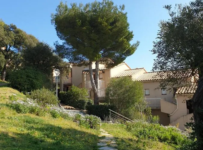 Superbe Vue A Maxime T2 Climatise *